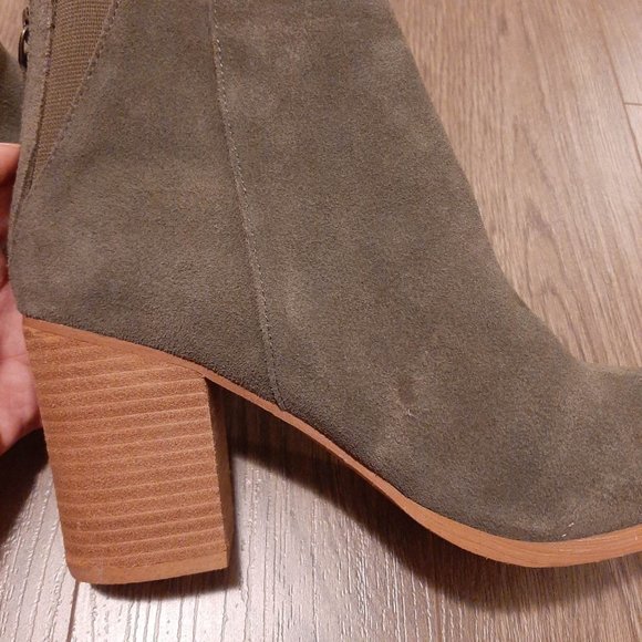 NWOT - Urban Outfitters Moss Green Suede Block Heel Ankle Boots - Picture 4 of 6